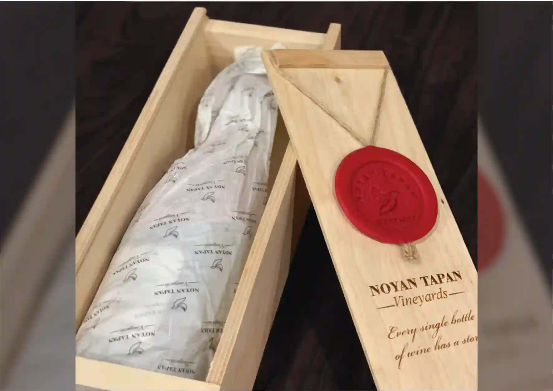 Side angle of MAP’s Noyan Tapan Reserve wine bottle